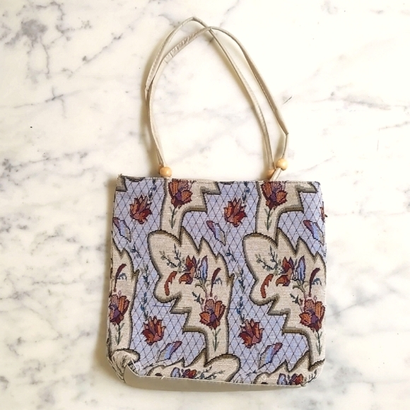 NWOT. Tapestry shoulder bag with zip. - Picture 3 of 4